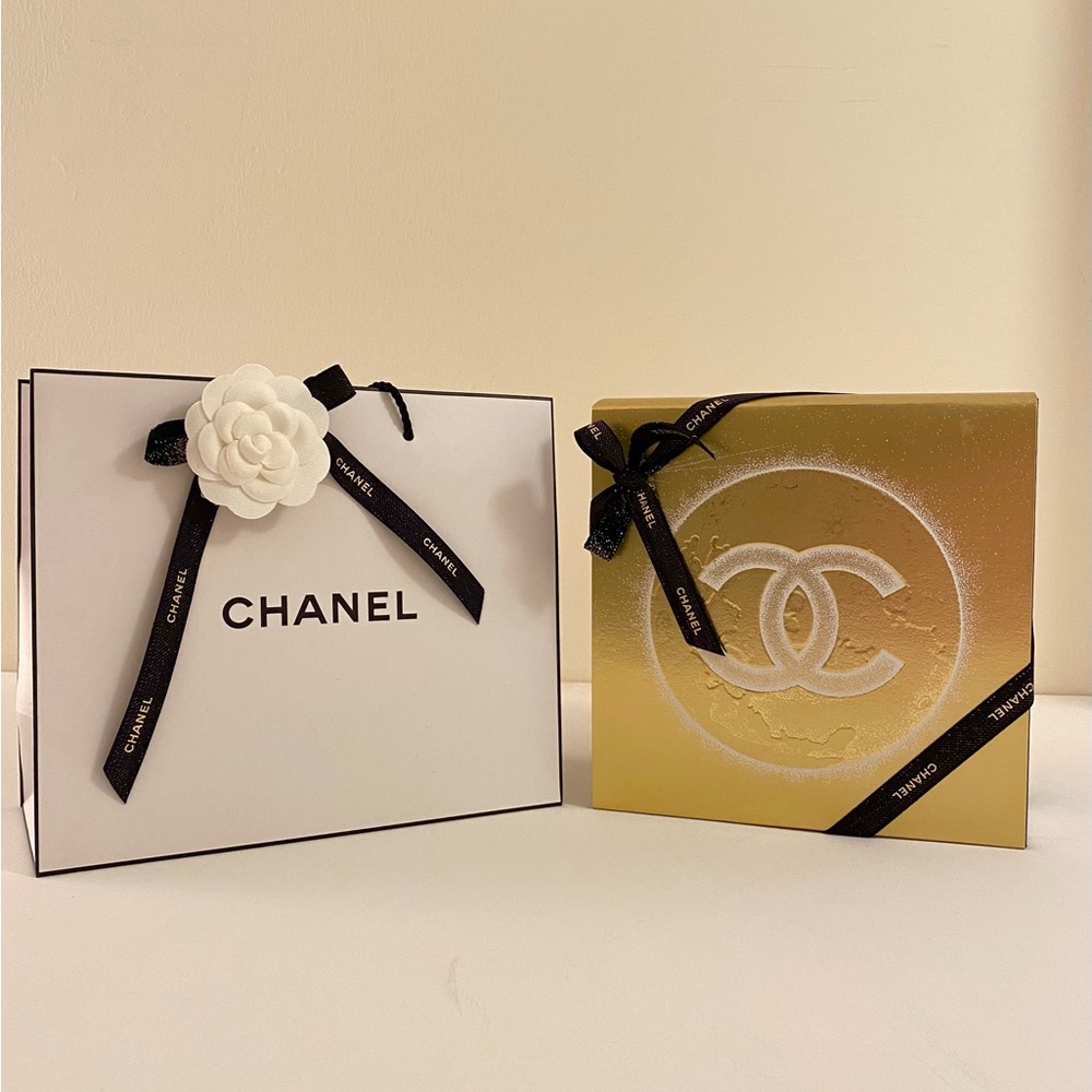 Chanel Holiday Gift Wrap Set, New
